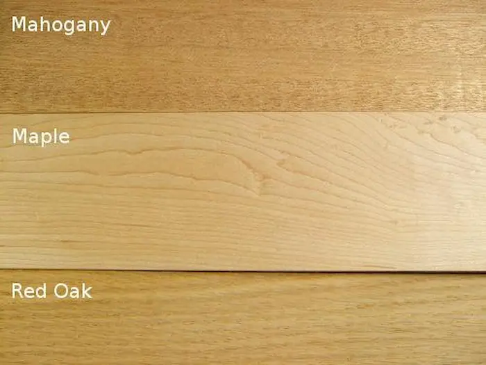 comparação entre mogno cedro e maple para braço de violão mostrando textura e diferenças
