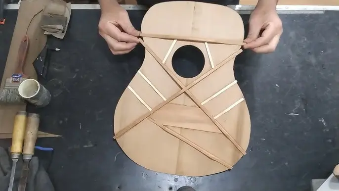 Tampo de violão com leque harmônico e boca já construídos